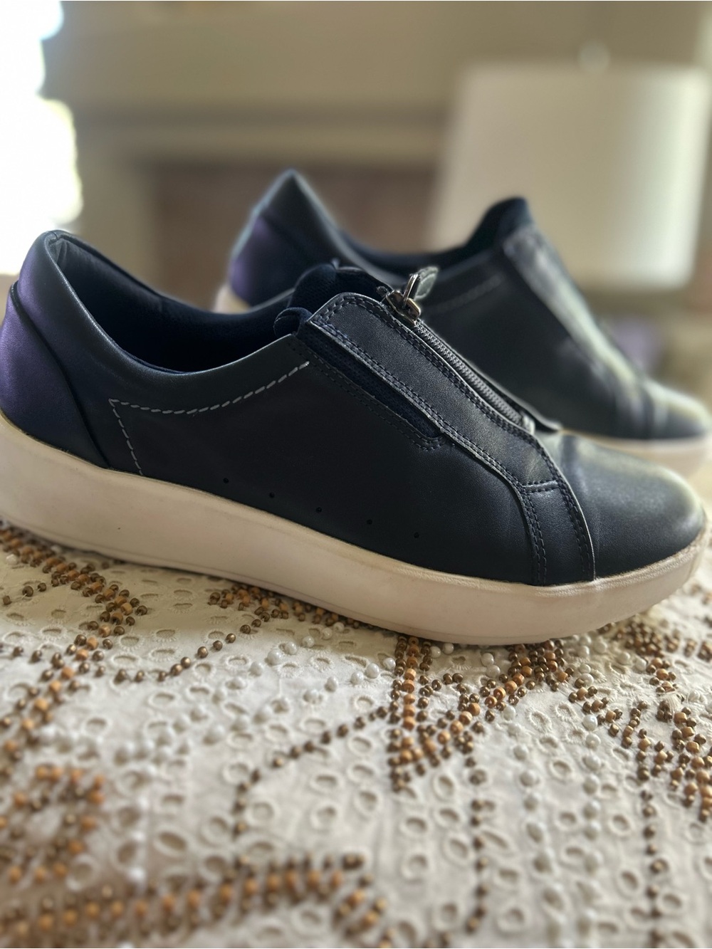 Clarks Navy Leather Zip-Front Women's Sneakers size 10R.